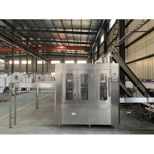 Оборудование НАДЕЖНОЙ воды ЛЮБИМЦА бренда разливая по бутылкам выпивая минеральн