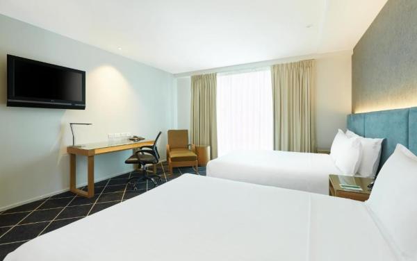 Kampong Speu hotel furniture supplier made wood furniture Hotel room design of bedroom set with TV table desk
