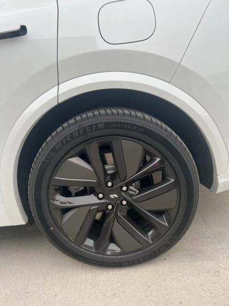 Bishkek 2023 Nouveau véhicule électrique hybride Li Xiang L8 L9 Li L7 Nouveau véhicule électrique électrique à énergie élargie