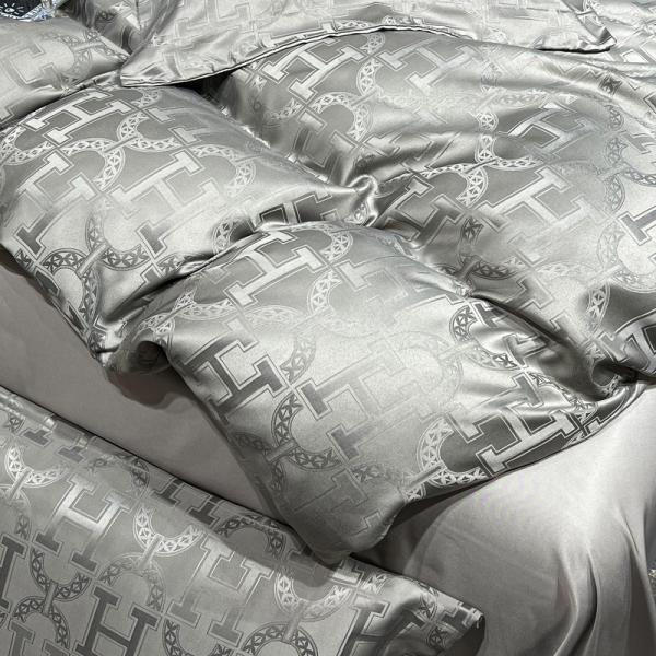 40 Fabric Count Light Luxury Satin Jacquard Four Piece Bedding Set for Country Markets