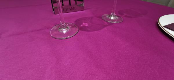 Polpa de madeira luxuosa do Virgin da toalha de mesa de 2ply 47gsm-51gsm Airlaid