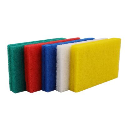 Esfregar pesado simplificado com pads de poliéster
