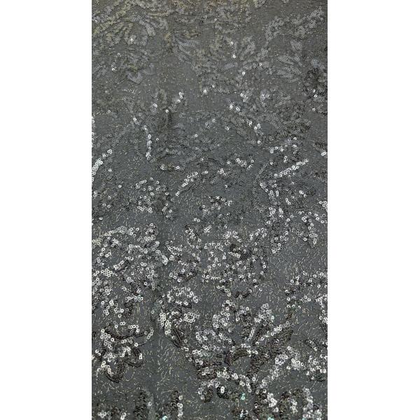 - Une paire de lunettes de mariée.