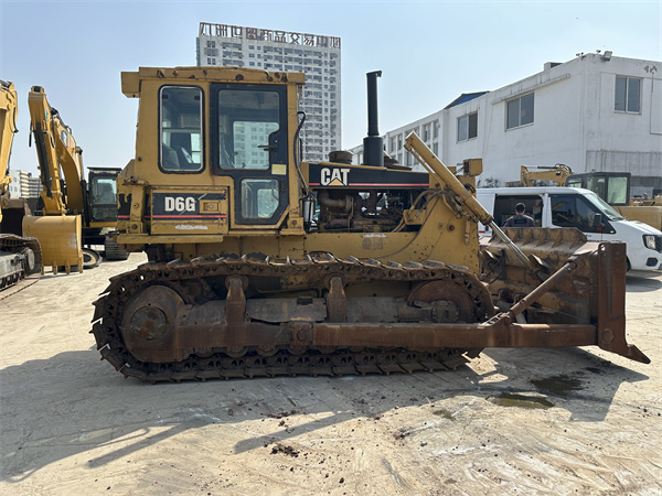 17 Tons Used Caterpillar D6G Bulldozer For Heavy-Duty Construction Work