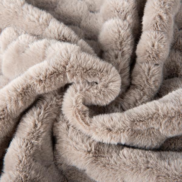Front Material 100% Polyester Faux Fur Plush Fabric for Garment and Throw Blanket