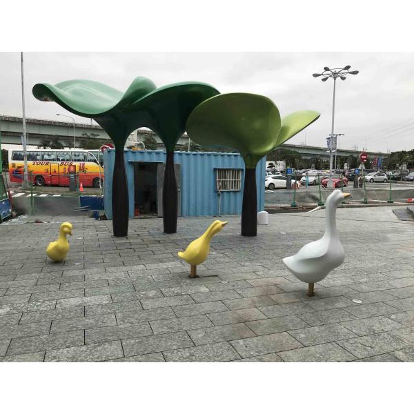 Decoration Painted Outdoor Metal Sculpture , Public Art Handmade Metal Sculpture