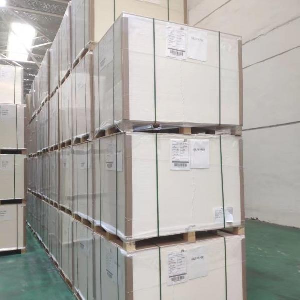 Superfície de estampação a quente Papel revestido de acabamento Brilhante 90gsm-300gsm para papel de arte de alto brilho
