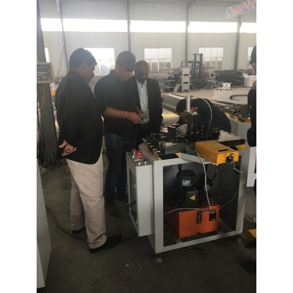 Портативная одиночная главная машина 0.6-0.8МПа алюминиевого окна угловая гофрируя