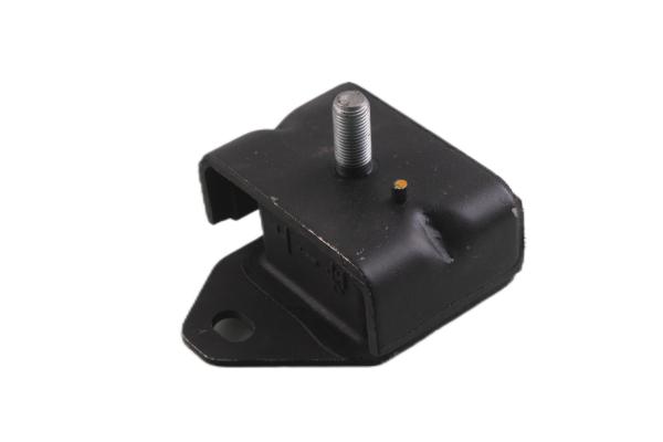 Le moteur est monté sur le moteur de l'Isuzu.
