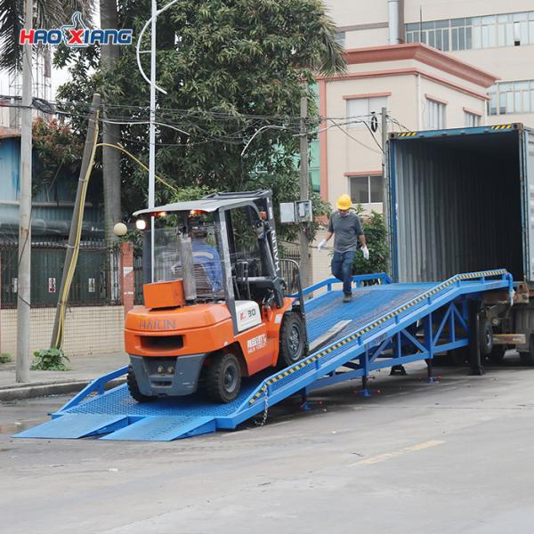 Warehouse Loading Ramp For Forklifts 12 Ton Heavy Duty Anti-Slip Diamond Surface Mobile Design