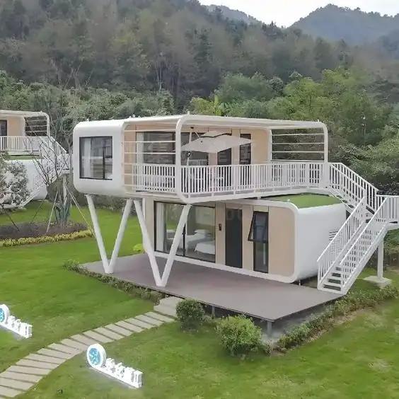 Apple House modulaire à deux étages de 5,8*2,2 m avec balcon et escalier