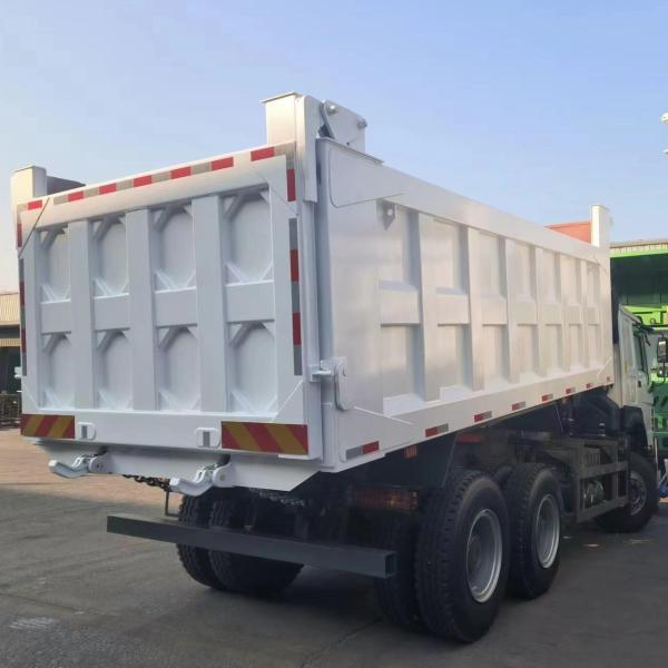 10 roues Capacité 25-30 tonnes HOWO 6X4 camionneur déchargeur Cisterne à carburant 300L 5600X2300X1500 Pneus 7.00r16 6+1 Pneus de rechange Personnalisable À gauche et à droite