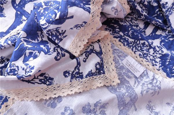 Blue And White Custom Printed Tablecloths Hemstitch Design For Office Writing Desks