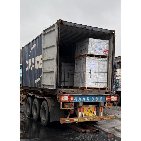 Traitement de surface émaillée des carreaux de céramique antidérapants et résistants à l'usure 600*600 Spécification de sol pour intérieur et extérieur