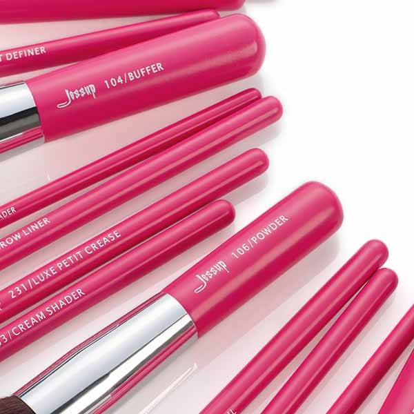 Labeled easy grip Essential Makeup Brushes Set For Makeup Lovers