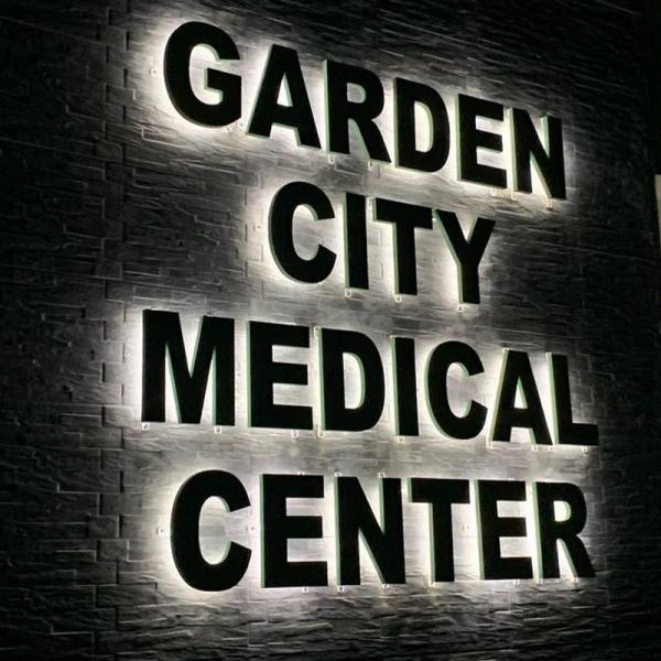 Módulos LED iluminam letras e logotipos personalizados de aço inoxidável para o seu negócio