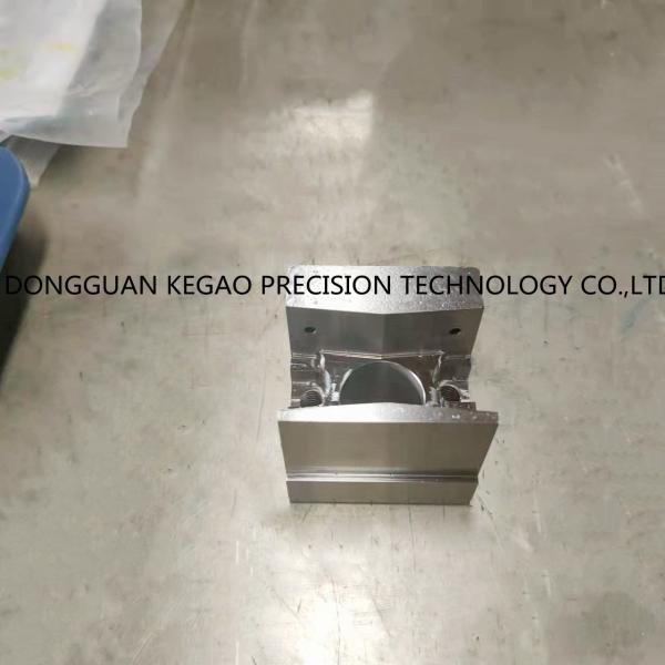 Core Plastic Injection Machine Parts SUS440C ELMAX Material 60HRC