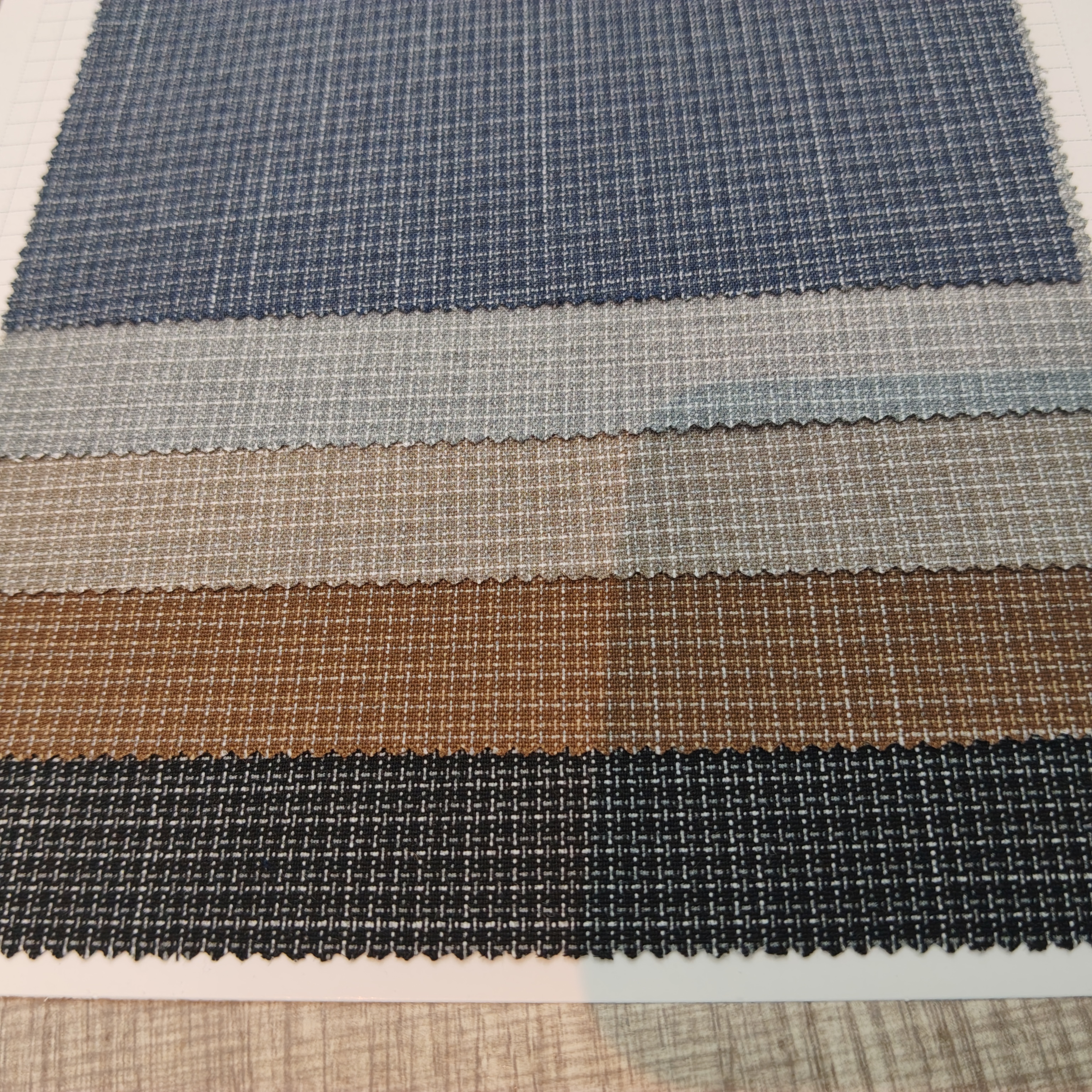 195gsm Yarn-Dyed Check Suiting Fabric with 68% Polyester 30% Rayon 2% Spandex for Uniforms