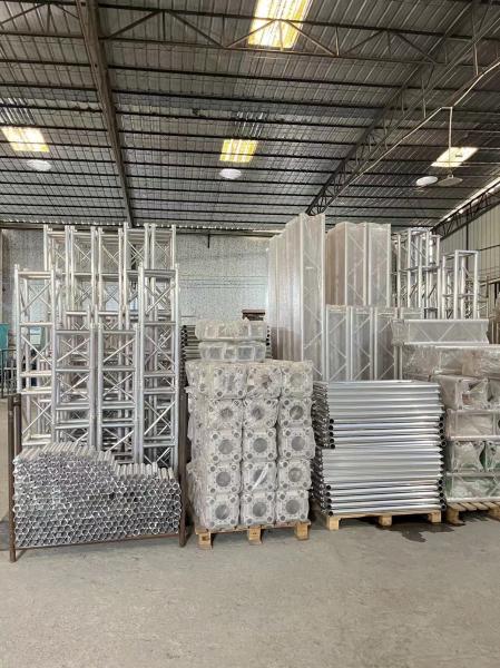 Silver Aluminum Layer Truss Aluminum DJ Lighting Truss For Outdoor Concerts