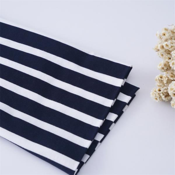 Tissu de t-shirt à rayures naturel et simple et confortable