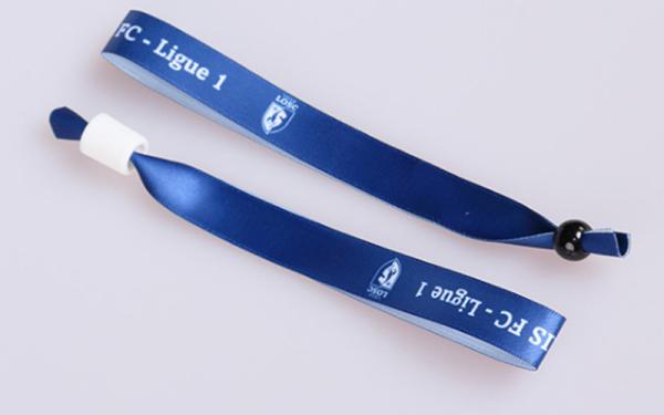 Custom Disposable Woven Cloth Wristbands Heat Transfer Technique SGS Certificated