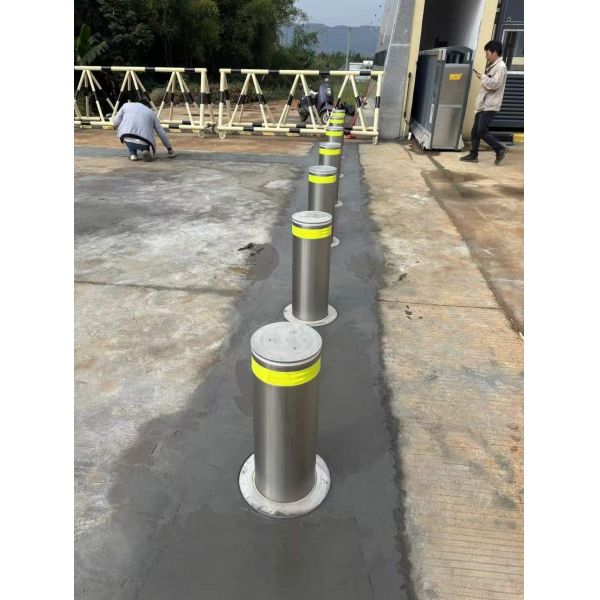 304 Stainless Steel Automatic Rising Bollards 600mm Height For Government Buildings