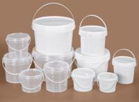 0.8-1.5 mm épaisseur bouteille en plastique ronde avec un maniement en plastique / métal logo personnalisé