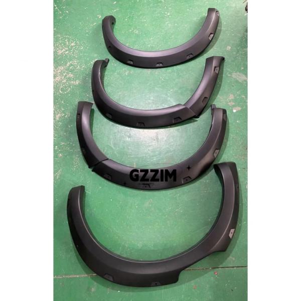 Plastic Black Auto Parts Wheel Eyebrow With Nail For Navara NP300 2021