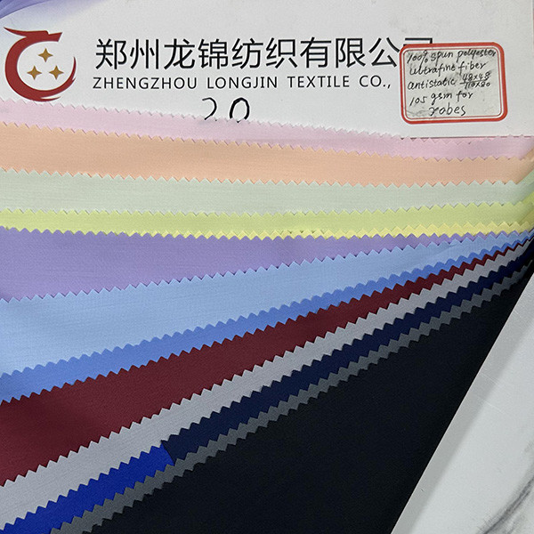 100 Polyester Robe Fabric 48*48 110*80 105GSM Clothing Fabric Anti Wrinkle Dyed