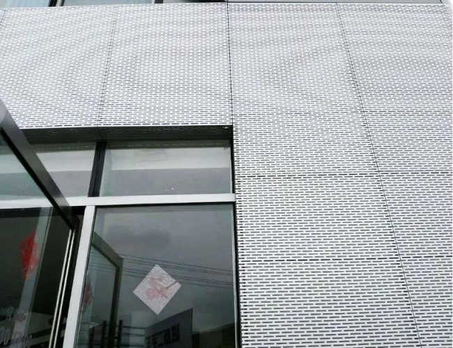Отверстие сопротивления носки прорезанное пефорировало лист