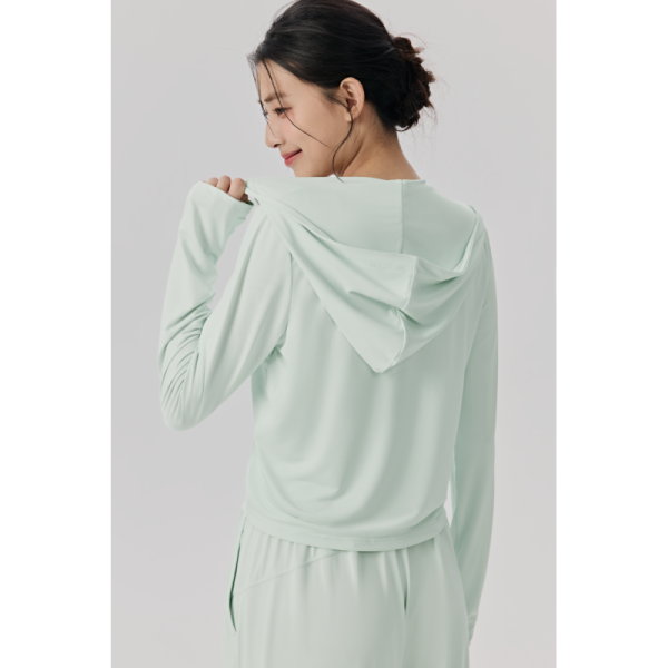 Cream Cropped Zip-Up Hooded Jacket UPF 50+ Sun Protection Lightweight Breathable Fabric for Yoga and Daily Wear