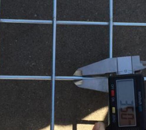 Electric Galvanized 100 X 50 Welded Mesh Bright Color And Smooth Surface