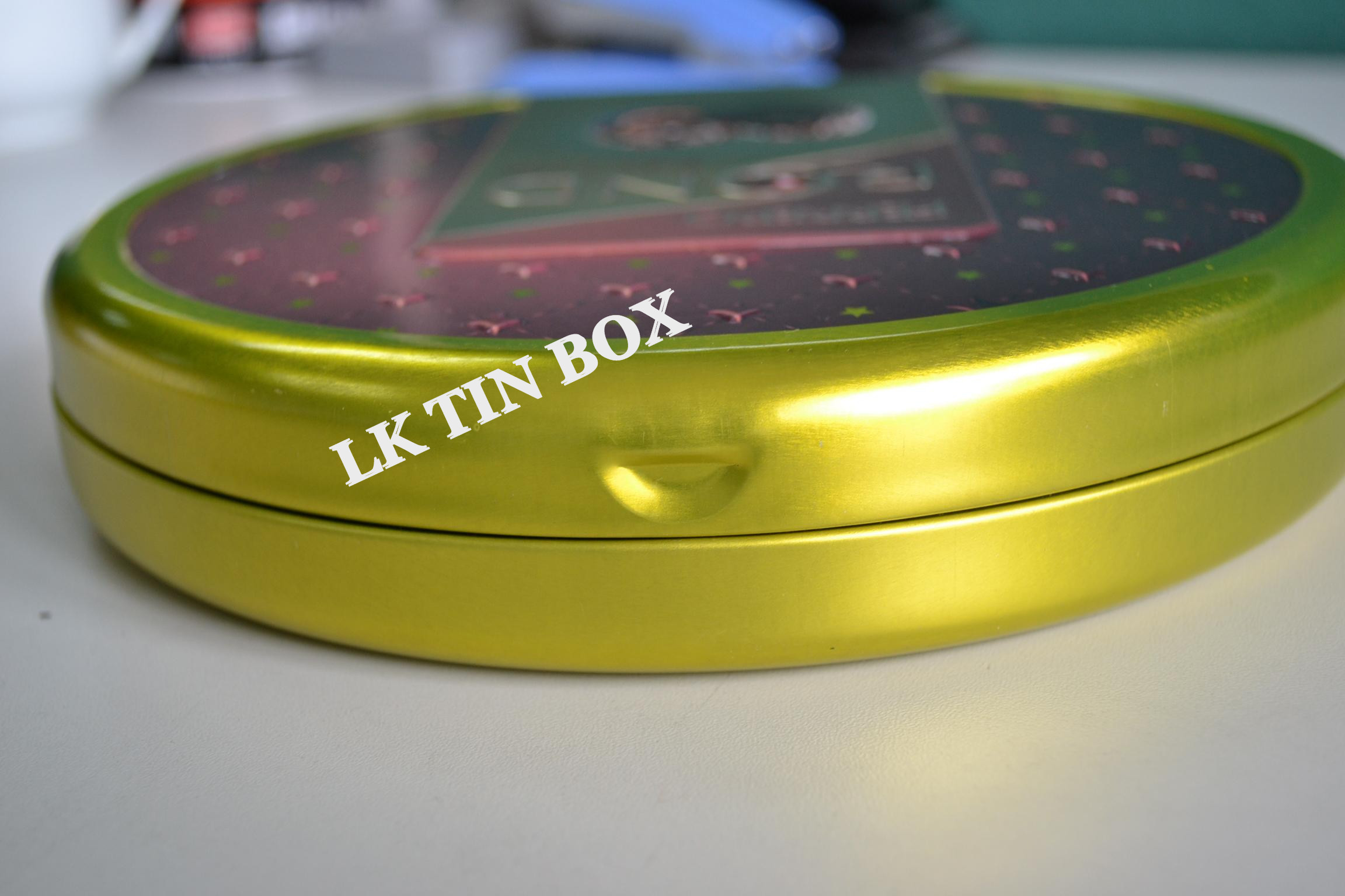 Printed Ferrero Chocolate Round Tin Box With Embossing And Wire Hinge