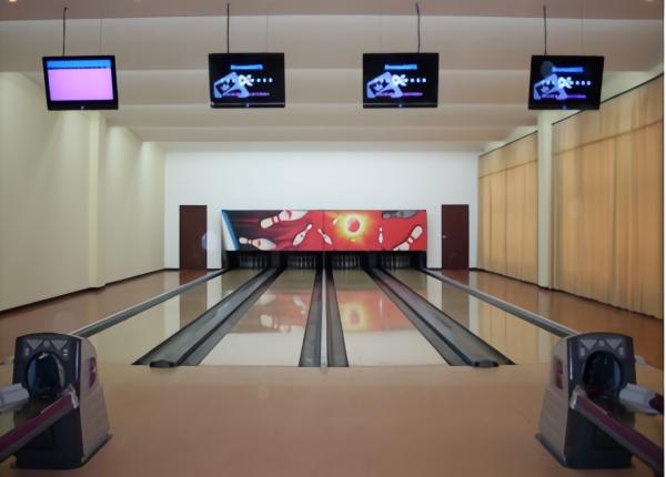 Grey Brunswick Bowling Lane Bowling Equipment at OEM Acceptable with and Grey Color
