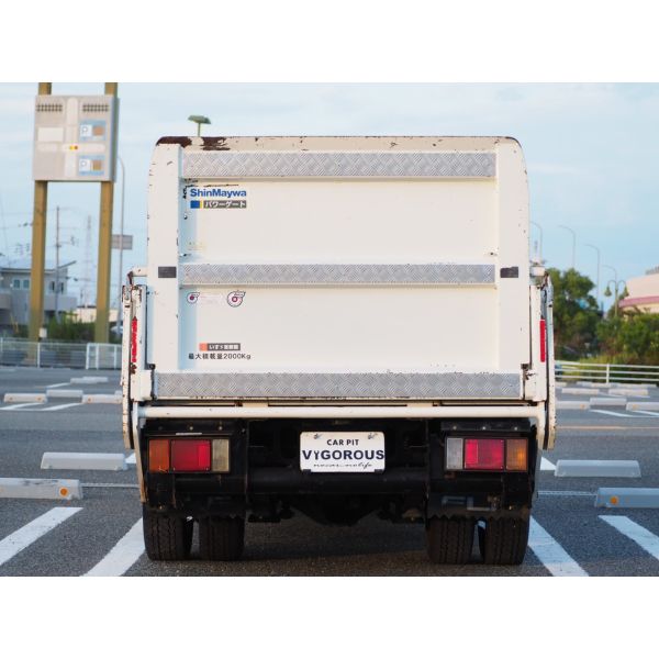 Isuzu Elf Truck 2 Ton Wide Long Low Floor MT Load Size 430/207/38 ETC Aluminum Block Hill Start Assist Leveler Rearview Camera1Spare Tire 2Ton Base 2Ton Car Mission Manual MT Mounting Flat Car 6 Speed