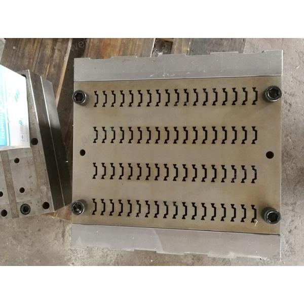 Le plastique PA66 expulsant des matrices de moulage pour la coupure thermique dépouille le moule d'extrudeuse