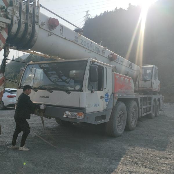 Poids de levage maximal 16 t XCT80 Zoomlion Machinerie de construction Grue lourde Grue de camion
