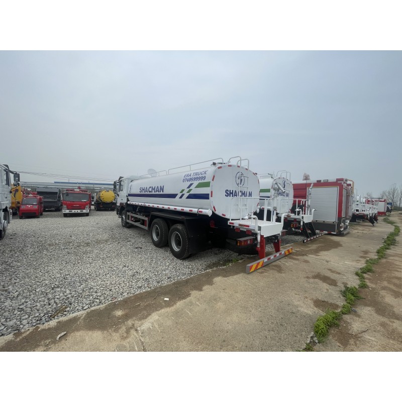 Shacman F3000 8x4 20–25 m³ Multifunctional Water Sprinkler/Transport Truck (Suitable for municipal landscaping)