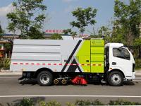 Um caminhão de varredura versátil para limpeza rápida e completa das ruas da cidade