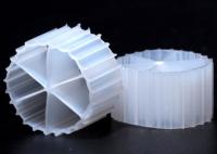 Porosidade do material 85% do HDPE do Virgin do filtro da cama movente dos meios K1 das lagoas de peixes MBBR bio