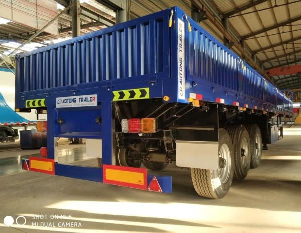 Semi-reboque de parede lateral de cerca alta para 2 eixos de tracção e transporte de carga a granel