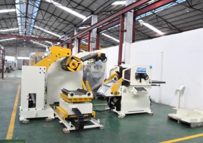 Straightener de aço de alumínio 3 do alimentador da bobina em 1 para a imprensa de perfuração