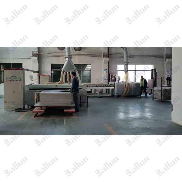 Внутренние виниловые плиты для пола из дерева Марморные самоклеящиеся плитки для требований клиента