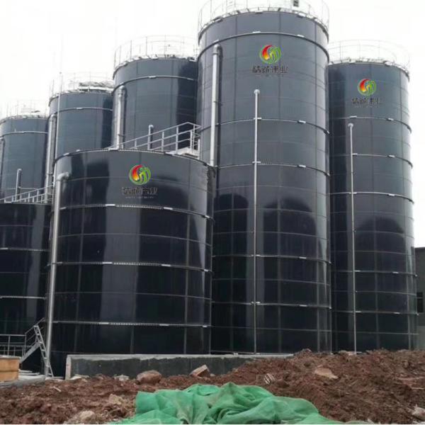 Reator anaeróbico de UASB na fábrica de tratamento do biogás e do desperdício