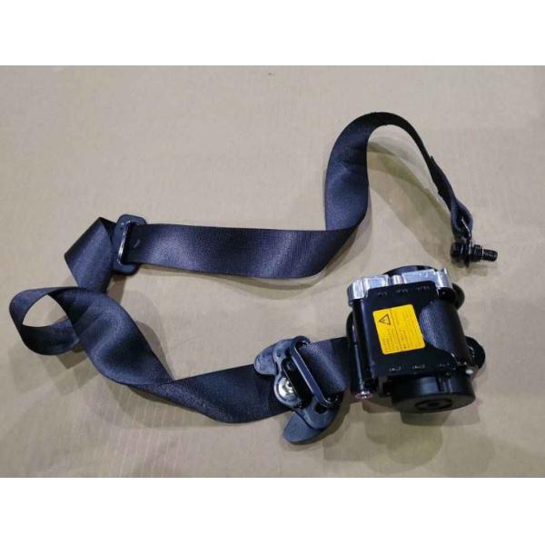 Geely Geometry A black and white polyester material is used to protect the driver's seat belt