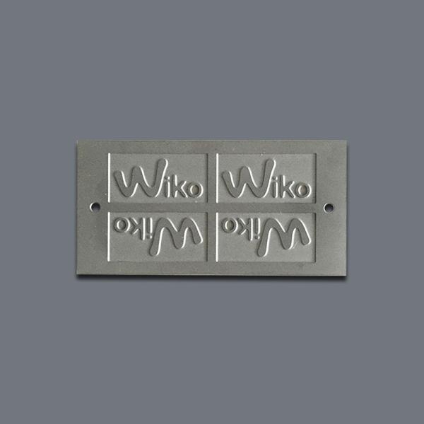Fabricante de insignias de grabado de aluminio personalizadas de alta calidad de China