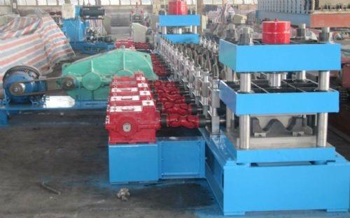 China High Quality 2 Waves Highway Guardrail Roll Forming Machine Drived By 13 sets High Strengthen Rollers