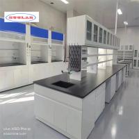 Banco de laboratorio de química como dibujo número de agujeros y ganchos para una gestión eficiente del laboratorio