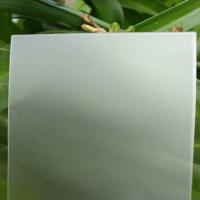 Légère diffusion de la lumière en feuille de polycarbonate congelé Résistance aux chocs à la vie privée améliorée Protection UV pour les puits de lumière et les cloisons
