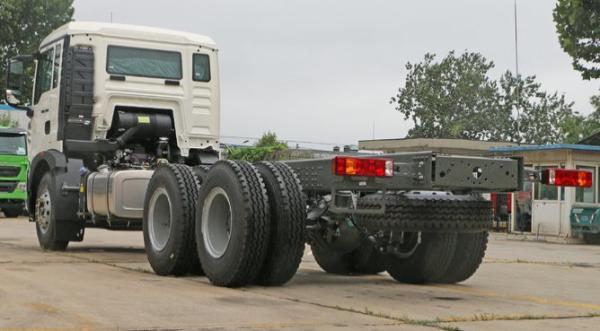 White Color SINOTRUK HOWO 6X4 Heavy Cargo Truck 290HP HF7 / HF9 Front Axles 40Ton